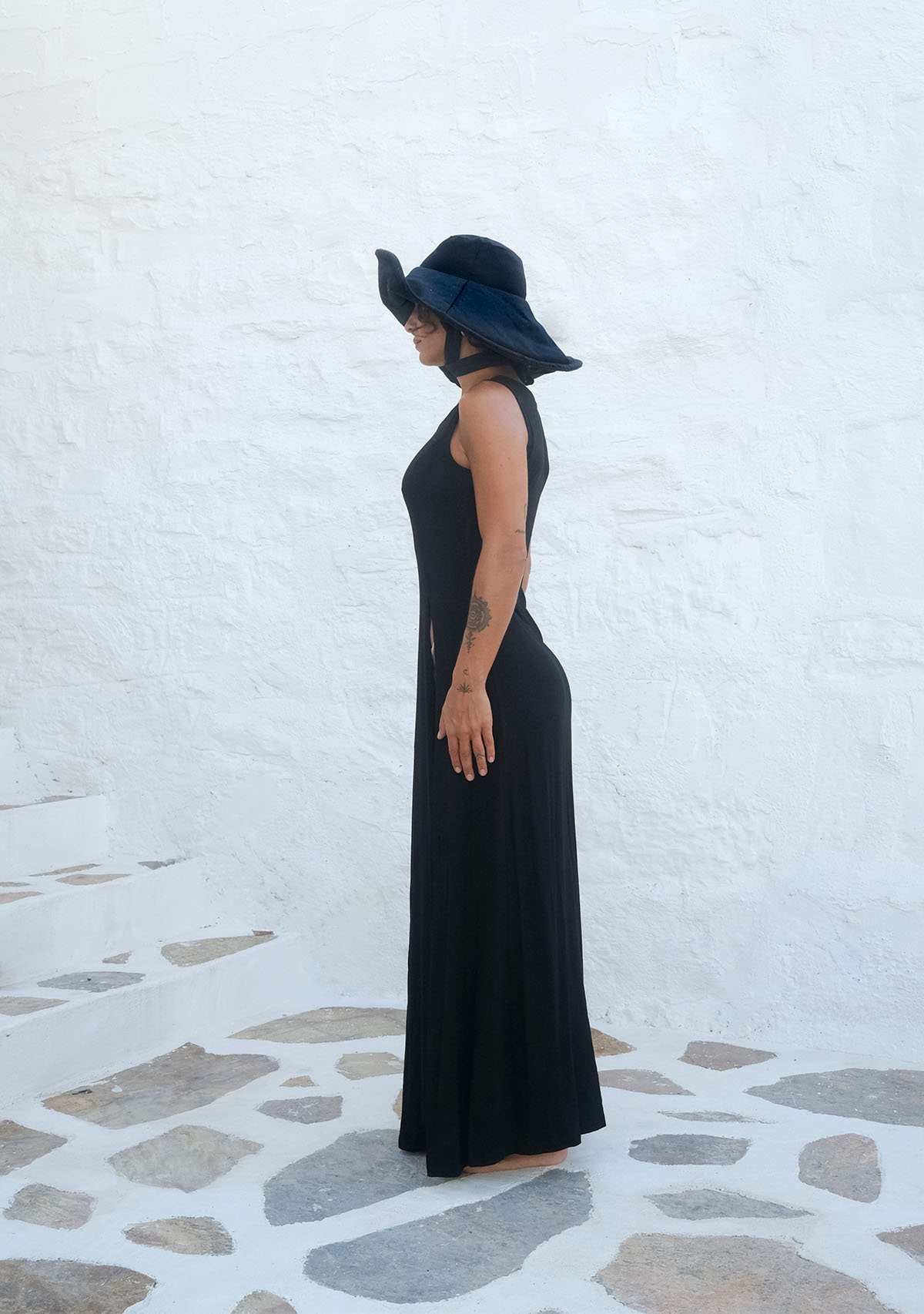 Tiny-Siyah Derin Yırtmaçlı Yumuşak Kolsuz Elbise-Elbise-4-Milagron.com