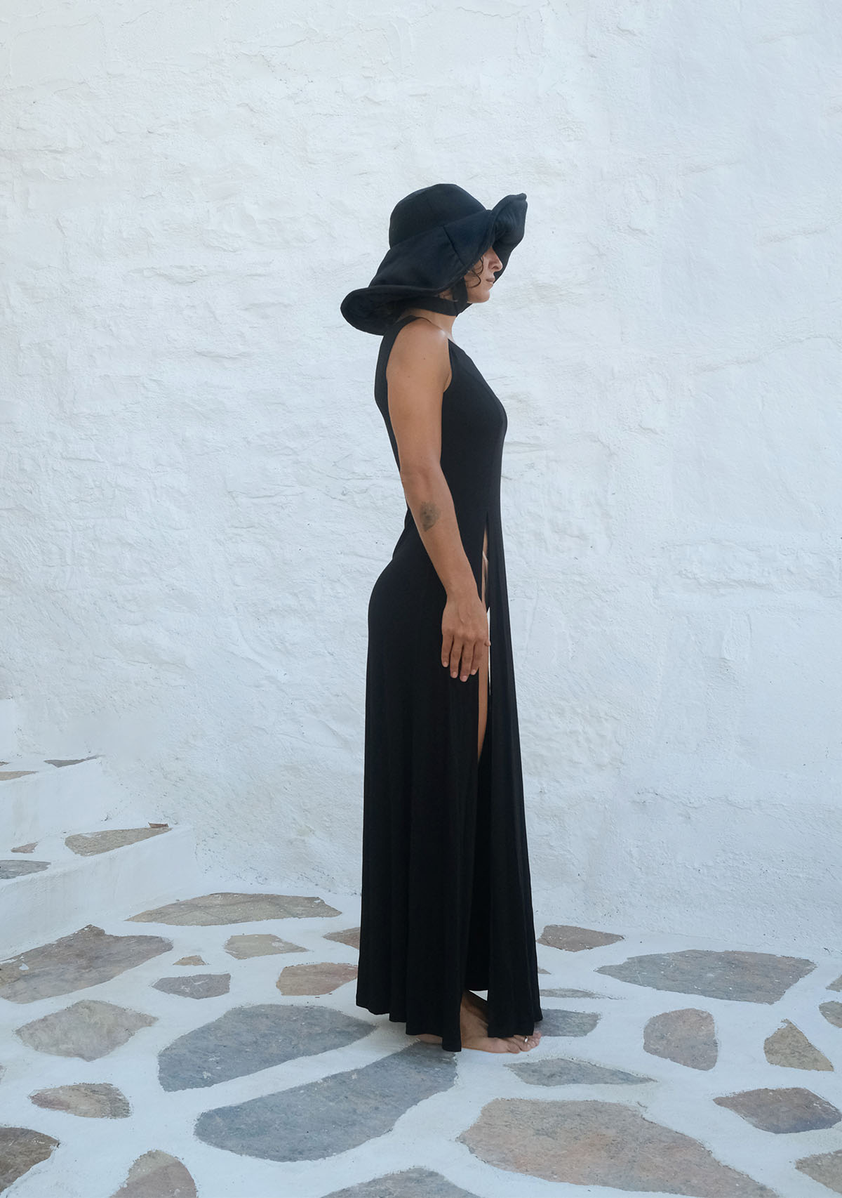 Tiny-Siyah Derin Yırtmaçlı Yumuşak Kolsuz Elbise-Elbise-5-Milagron.com