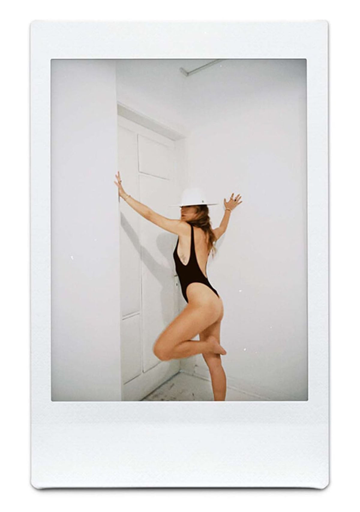 Tiny-Siyah Sırt Dekolteli Bodysuit-Bodysuit-9-Milagron.com