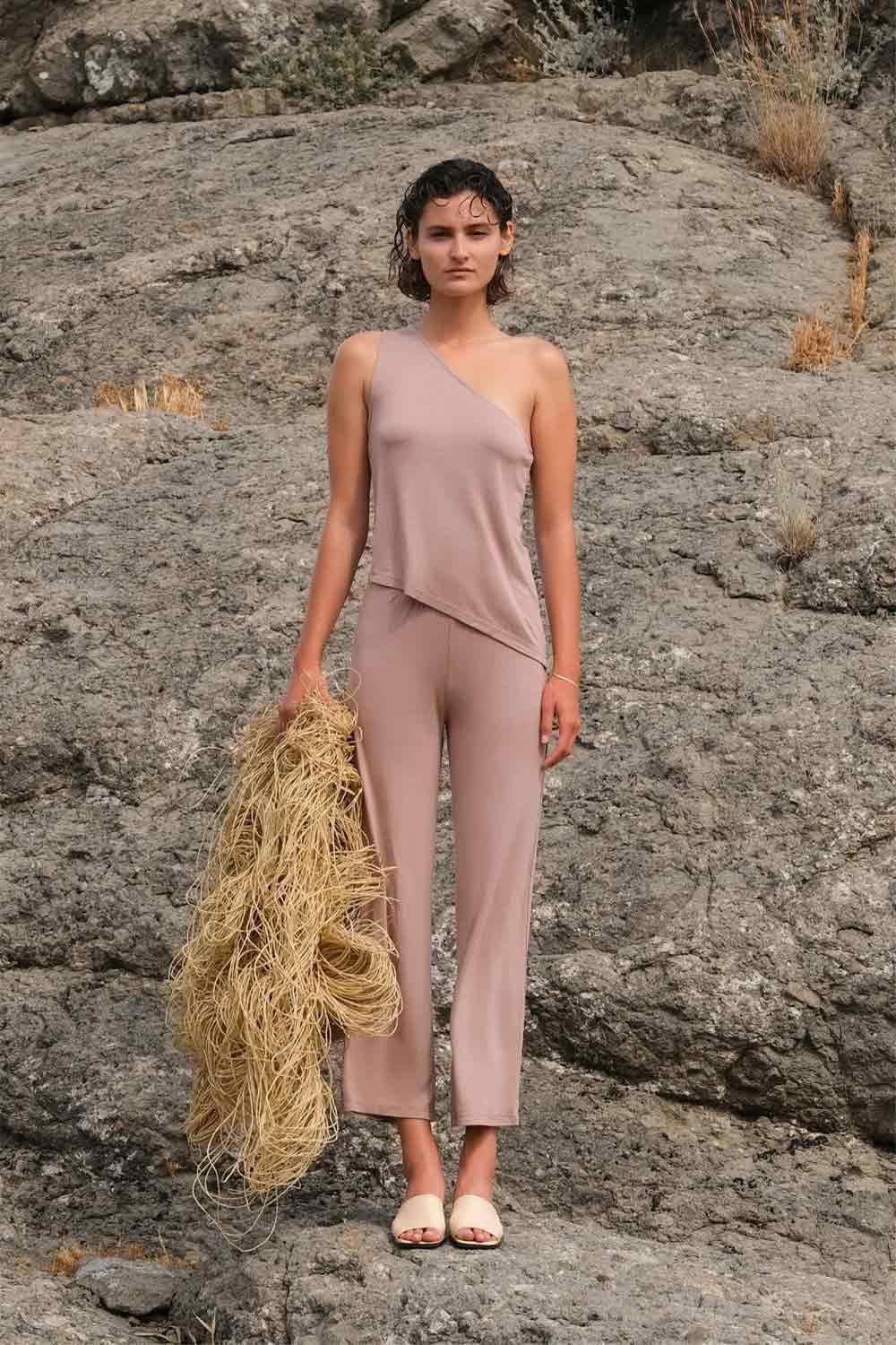 Tiny Store-Tek Kollu Dökümlü Nude Bluz-Top-3-Milagron.com