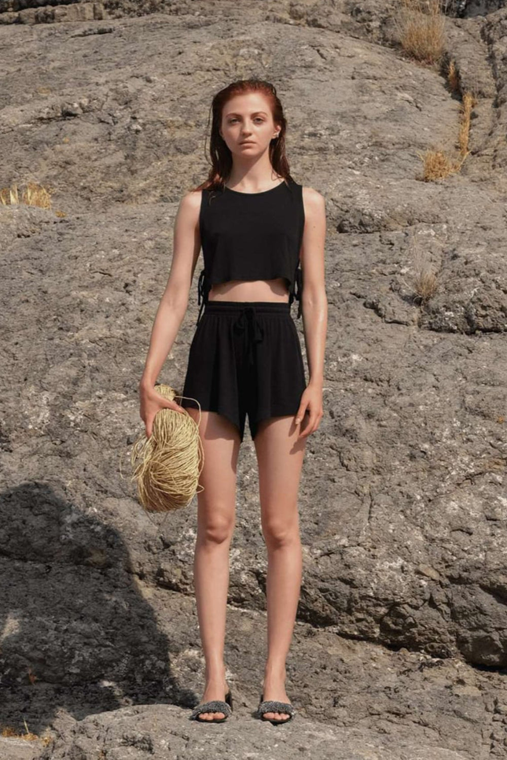 Tiny-Yandan Ayarlanabilen Bağlamalı Kısa Siyah Bluz-Top-1-Milagron.com