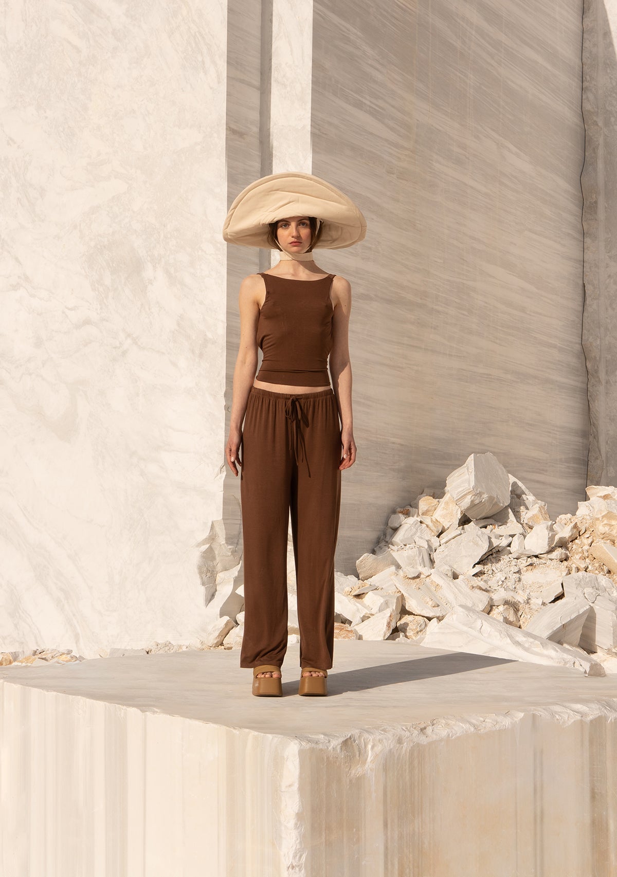 Tiny-Yumuşak Dökümlü Kahverengi Beli Lastikli Pantolon-Pantolon-5-Milagron.com