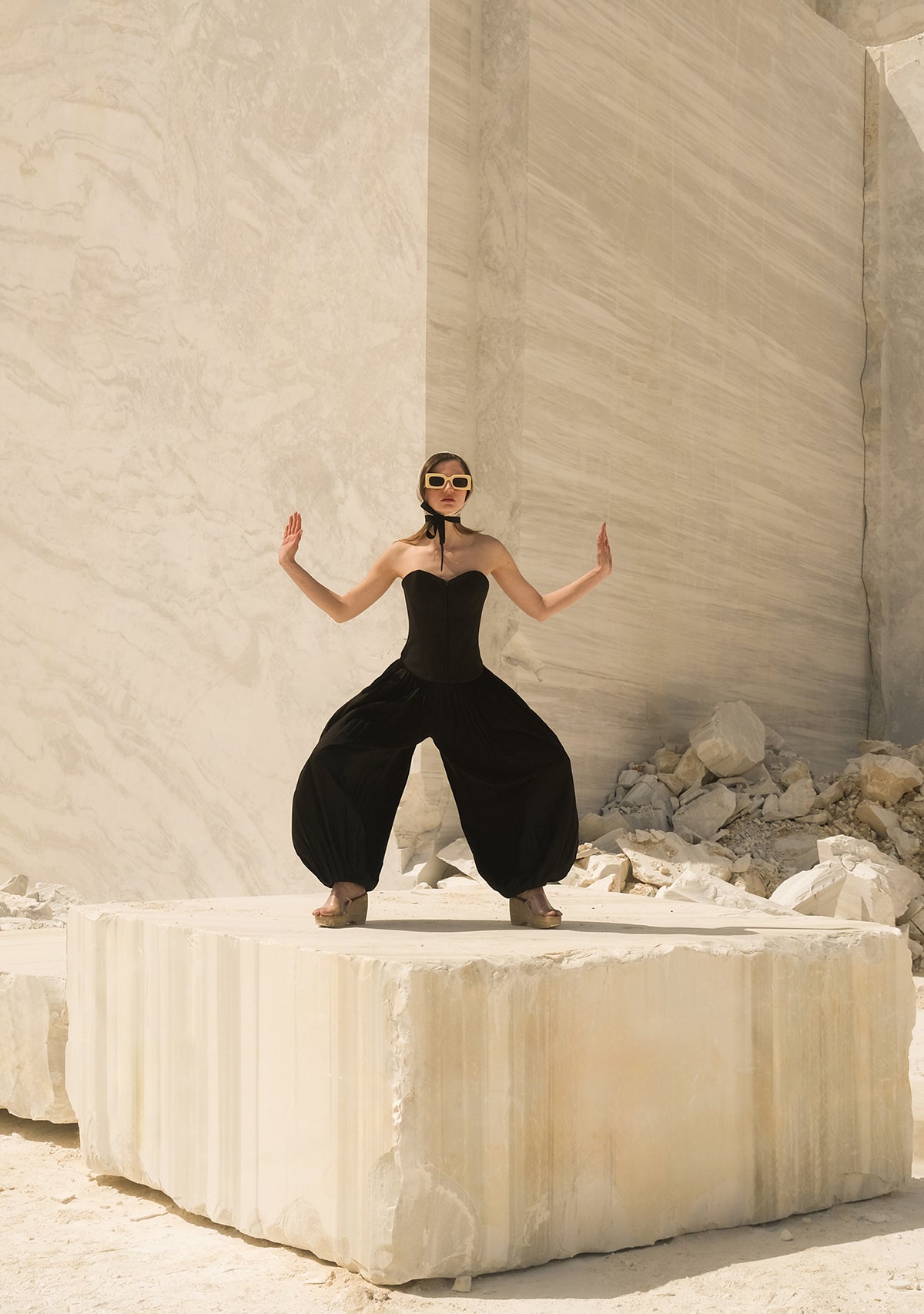 Tiny-önü Fermuarlı Sırtı Ayarlanabilir Balenli Siyah Korse-Büstiyer-5-Milagron.com