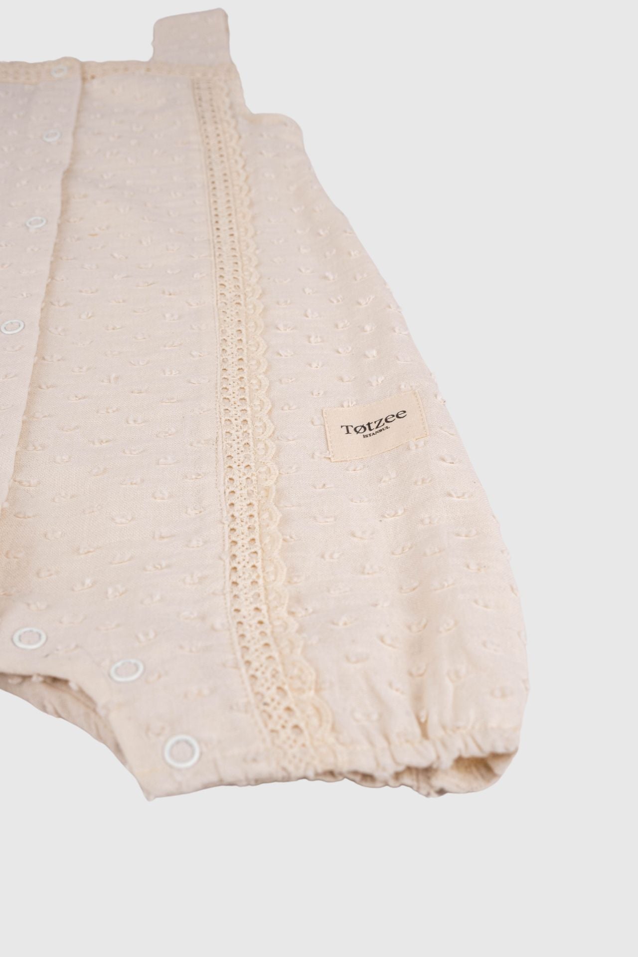 Totzee-Müslin Dantel Detaylı Mini Pon Pon Tulum Deniz Kabuğu-Tulum-3-Milagron.com