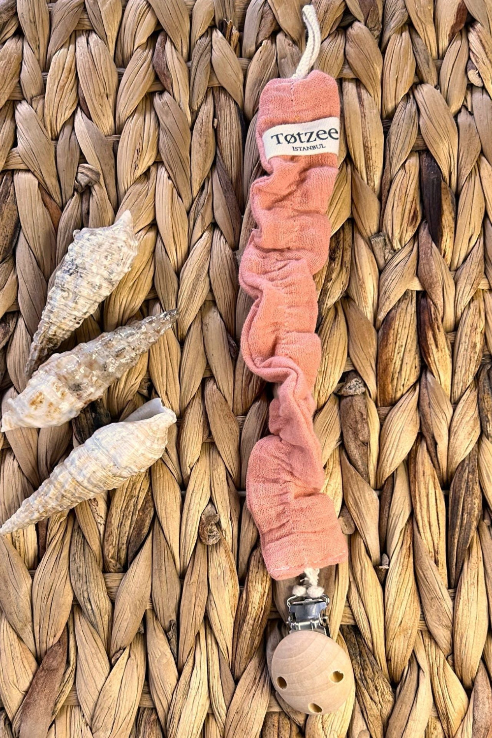 Totzee-Müslin Emzik Askısı Mercan Rengi-Emzik Askısı-1-Milagron.com