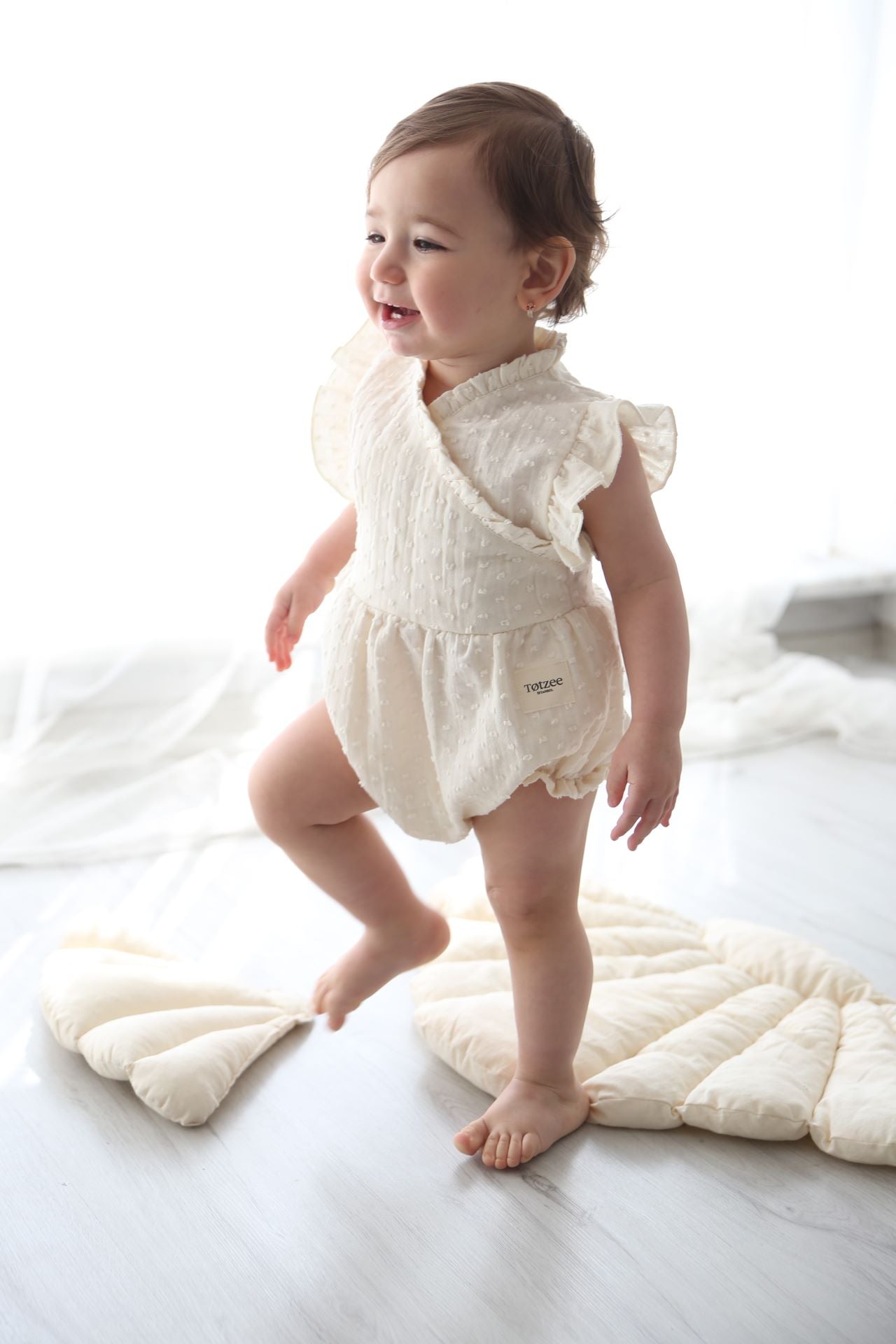 Totzee-Müslin Fırfırlı Mini Ponpon Tulum Deniz Kabuğu-Çocuk Elbise & Tulum-2-Milagron.com