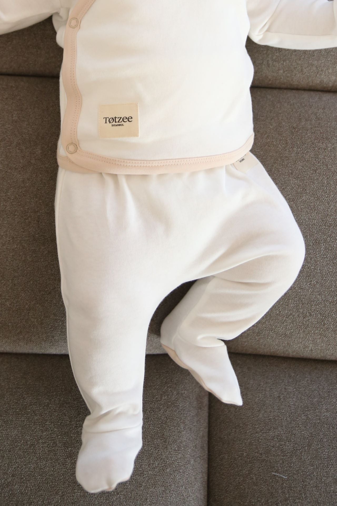 Totzee-Yüksek Bel Basic Patikli Pantolon Süt Köpüğü-Eşofman-2-Milagron.com
