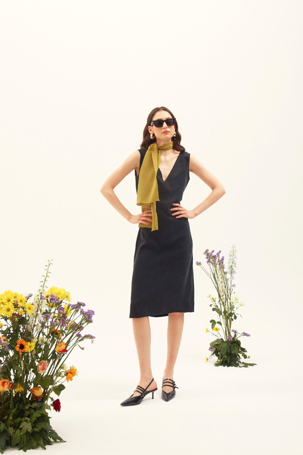 Towdoo-Lily – V Yaka Elbise - Siyah-Elbise-5-Milagron.com