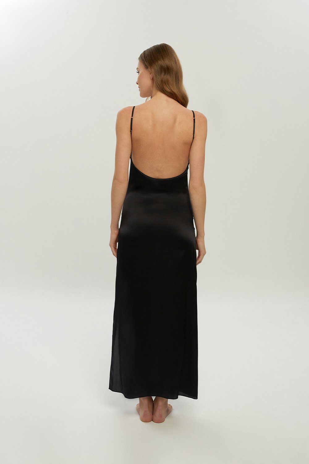 Valnue Lingerie-Luna Siyah Nakış Detaylı Yırtmaçlı İpek Gecelik-Gecelik-6-Milagron.com