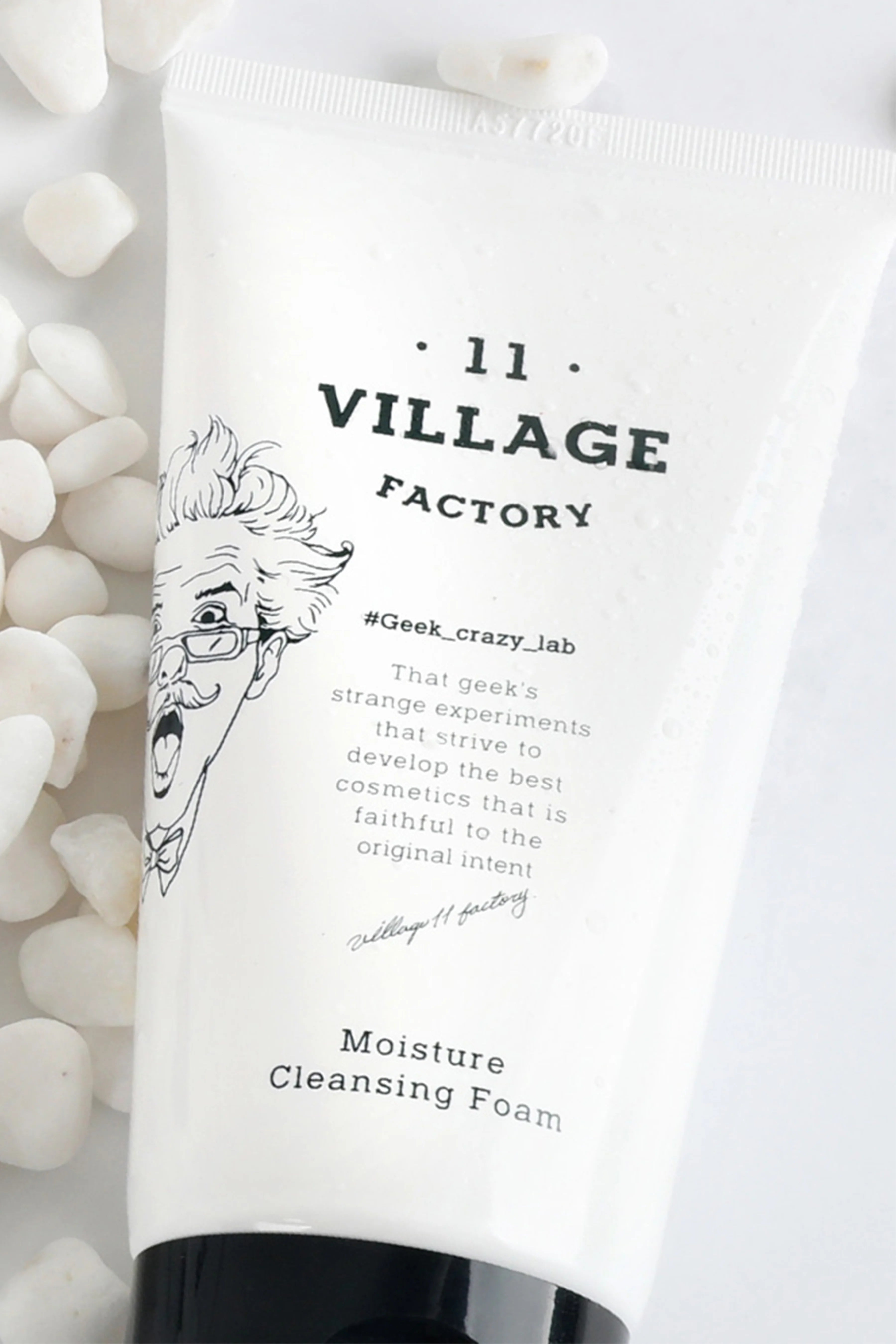 Village 11 Factory-Village 11 Factory Moisture Cleansing Foam 150ml Cica & Kalp Yaprağı Temizleyici Köpük-Yüz Temizleme Köpüğü-3-Milagron.com