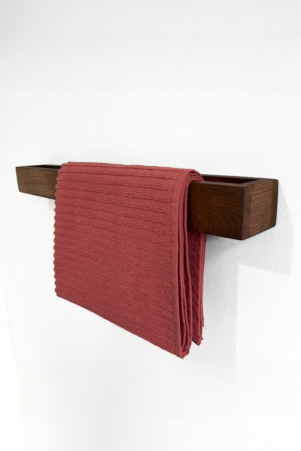 Vune Concept-El Yapımı Ahşap Havluluk - Ceviz Rengi-Banyo Düzenleyicileri-2-Milagron.com