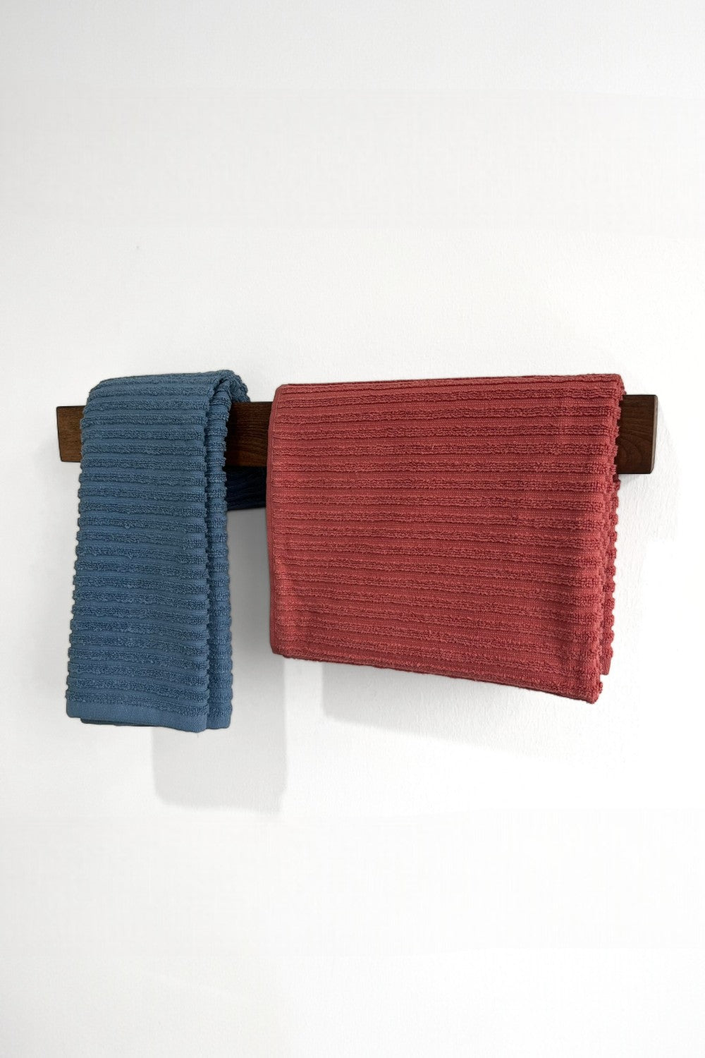 Vune Concept-El Yapımı Ahşap Havluluk - Ceviz Rengi-Banyo Düzenleyicileri-3-Milagron.com