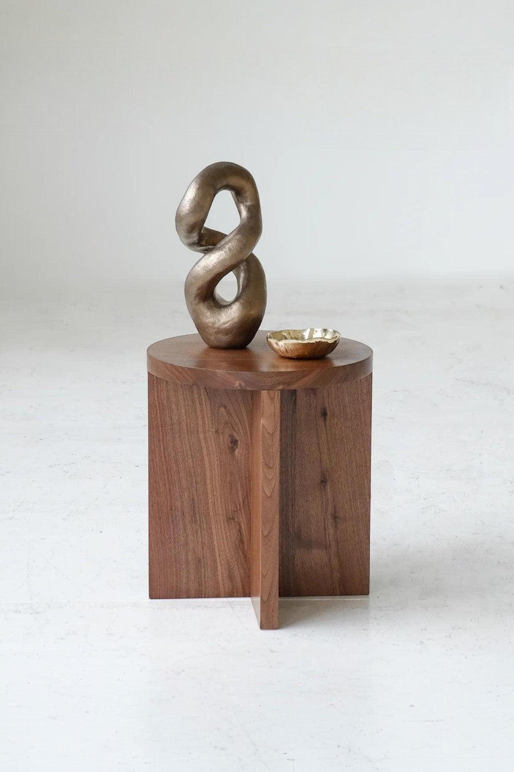 Vune Concept-Sarp El Yapımı Masif Kayın Ahşap Yuvarlak Yan Sehpa Ve Tabure-Sehpa-2-Milagron.com