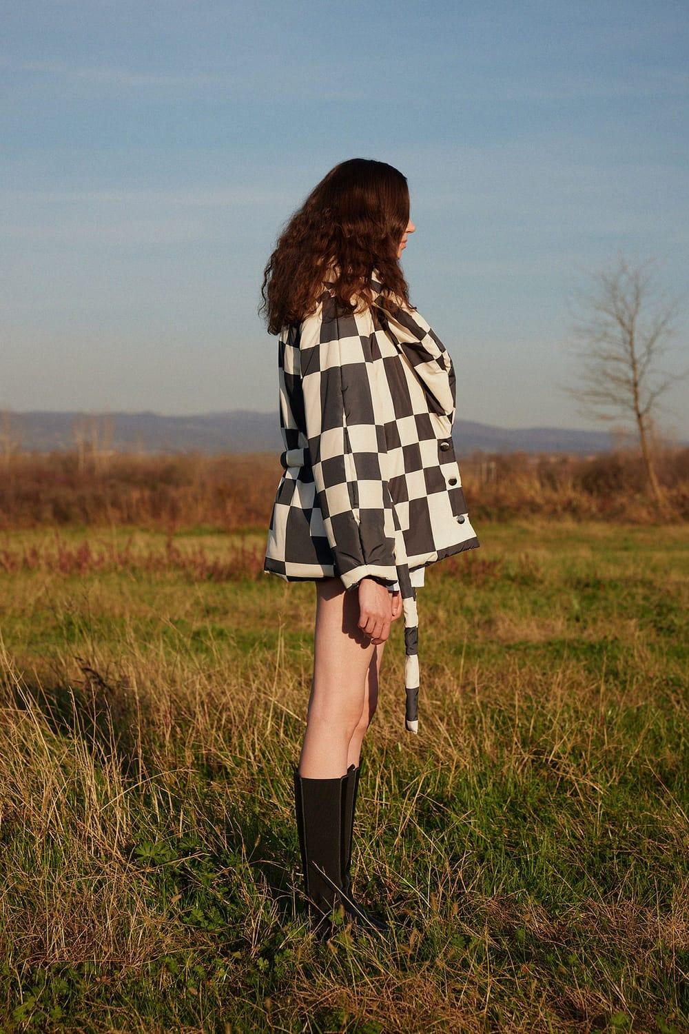 Wayt-Cosmic Distortion Siyah & Fildişi Dama Desenli Şişme Mont-Mont-4-Milagron.com