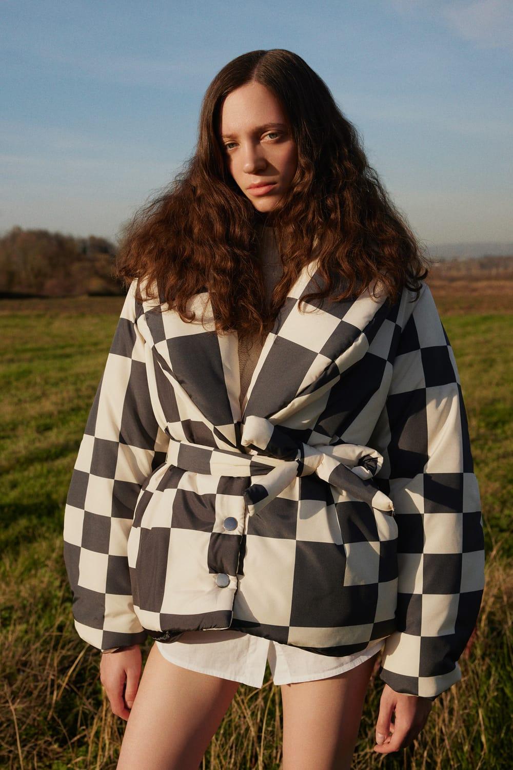 Wayt-Cosmic Distortion Siyah & Fildişi Dama Desenli Şişme Mont-Mont-5-Milagron.com