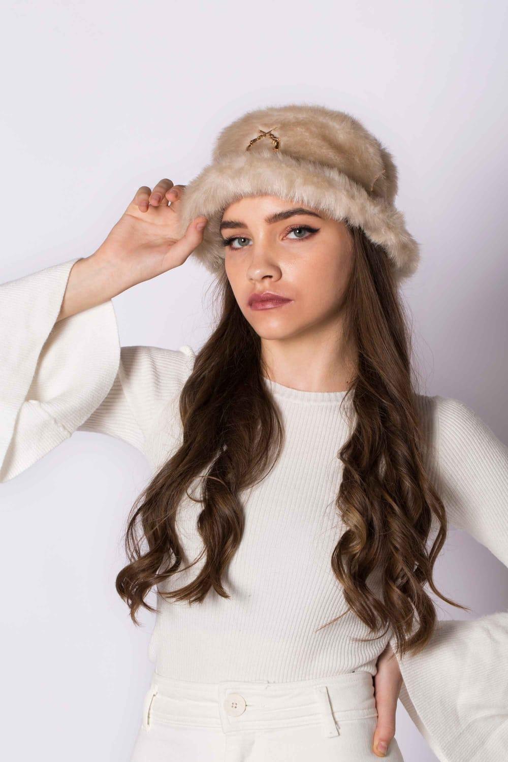 Wayt-Dallas Metal Aksesuarlı Bej Suni Kürk Şapka-Bucket Hat-2-Milagron.com