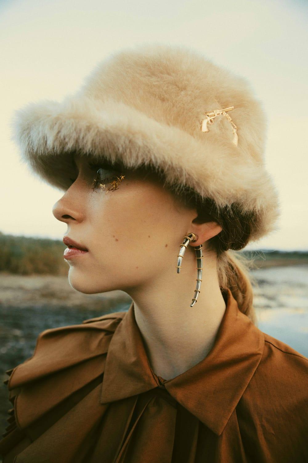 Wayt-Dallas Metal Aksesuarlı Bej Suni Kürk Şapka-Bucket Hat-5-Milagron.com