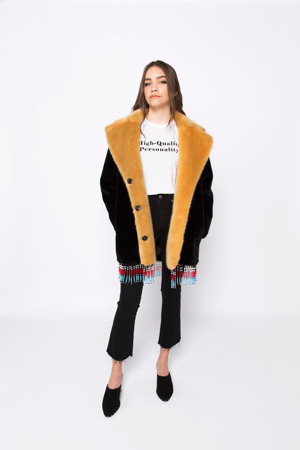 Wayt-Texas Boncuklu ve Nakışlı Siyah Suni Kürk Kaban-Kaban-4-Milagron.com