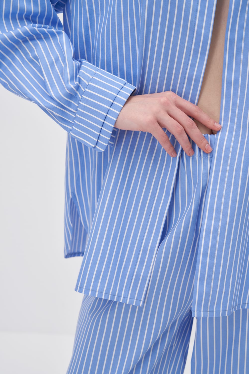 Wingcott-Çift Düğmeli V Yaka Gömlek-Gömlek-5-Milagron.com