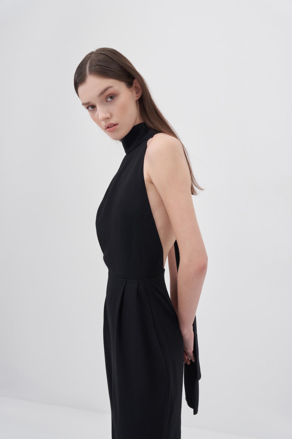 Wingcott-Siyah Boyundan Bağlamalı Sırt Dekolteli Krep Tulum-Tulum-6-Milagron.com