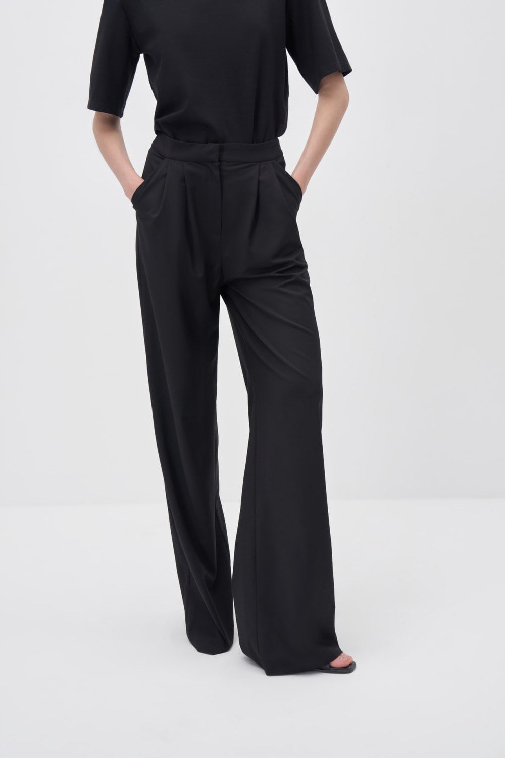 Wingcott-Siyah Çift Pileli Geniş Kesim Pantolon-Pantolon-1-Milagron.com