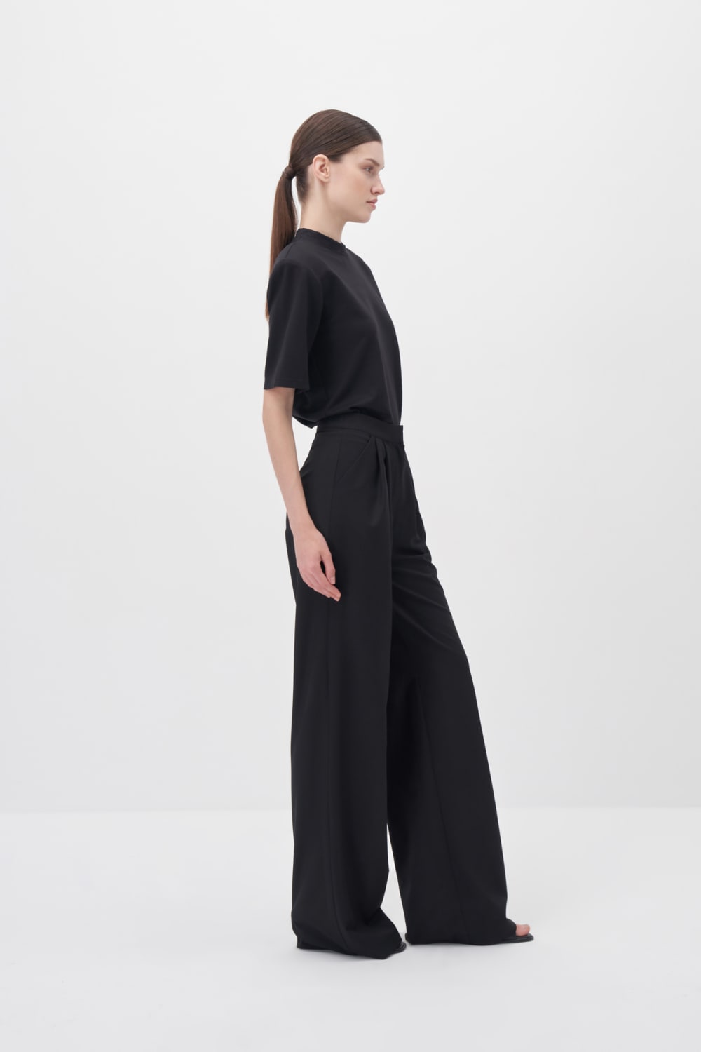 Wingcott-Siyah Çift Pileli Geniş Kesim Pantolon-Pantolon-2-Milagron.com