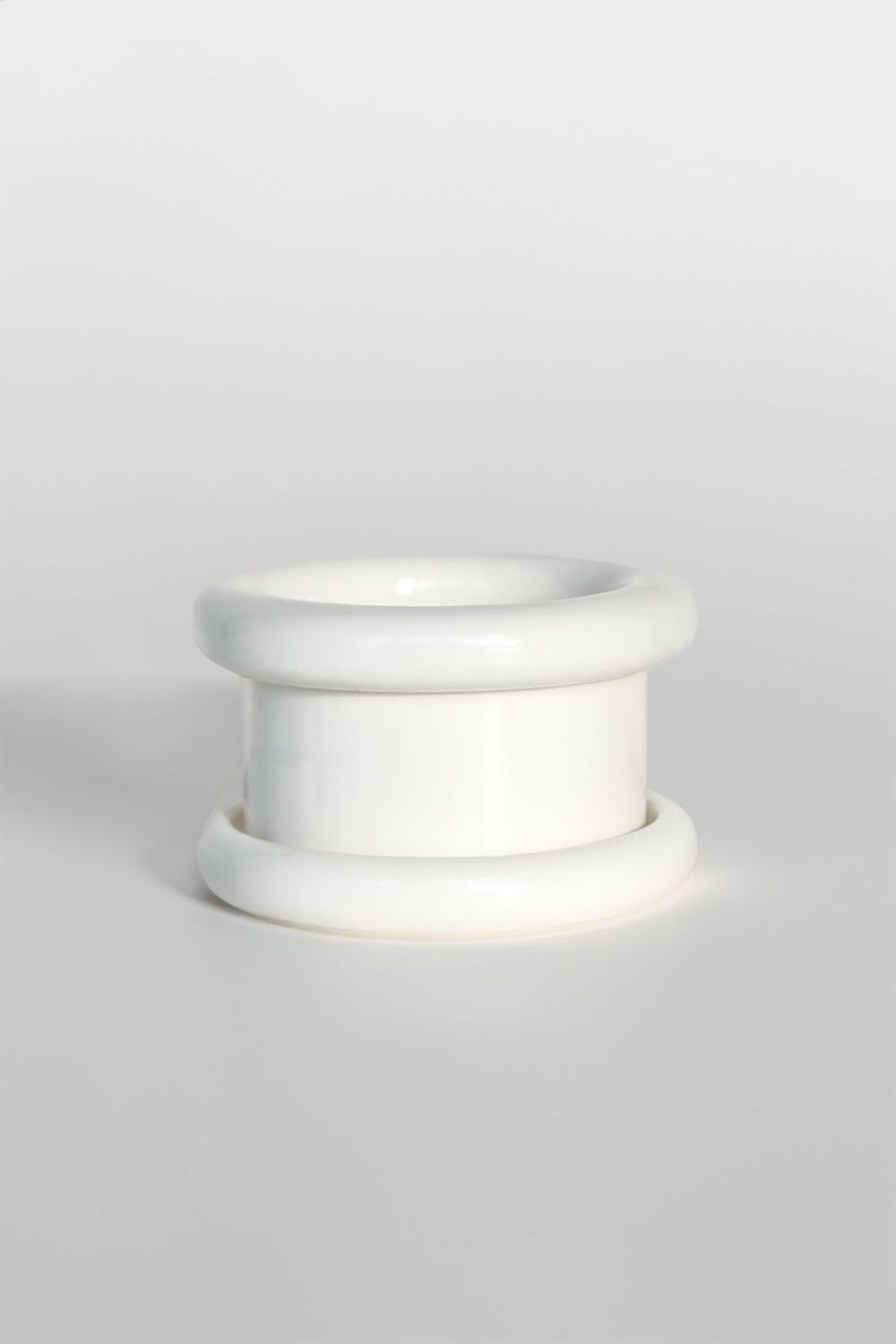 Yugatelier-Beyaz Beton Dekoratif Saksı-Dekoratif Saksı-4-Milagron.com