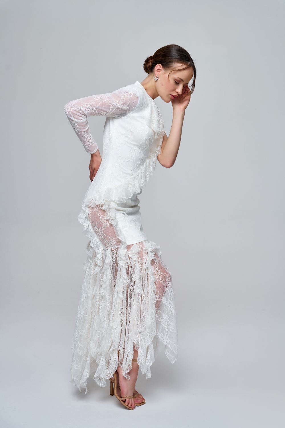 Zeynep Kaya-Asimetrik Volanlı Tek Kol Beyaz Dantel Elbise-Elbise-3-Milagron.com