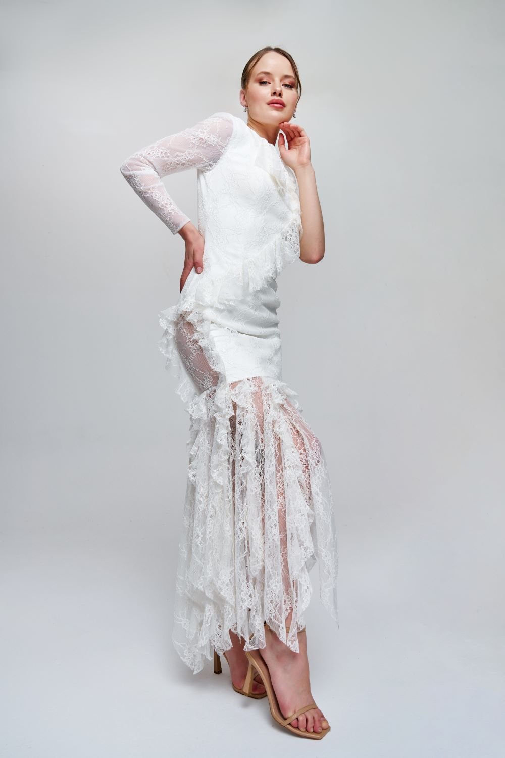 Zeynep Kaya-Asimetrik Volanlı Tek Kol Beyaz Dantel Elbise-Elbise-4-Milagron.com