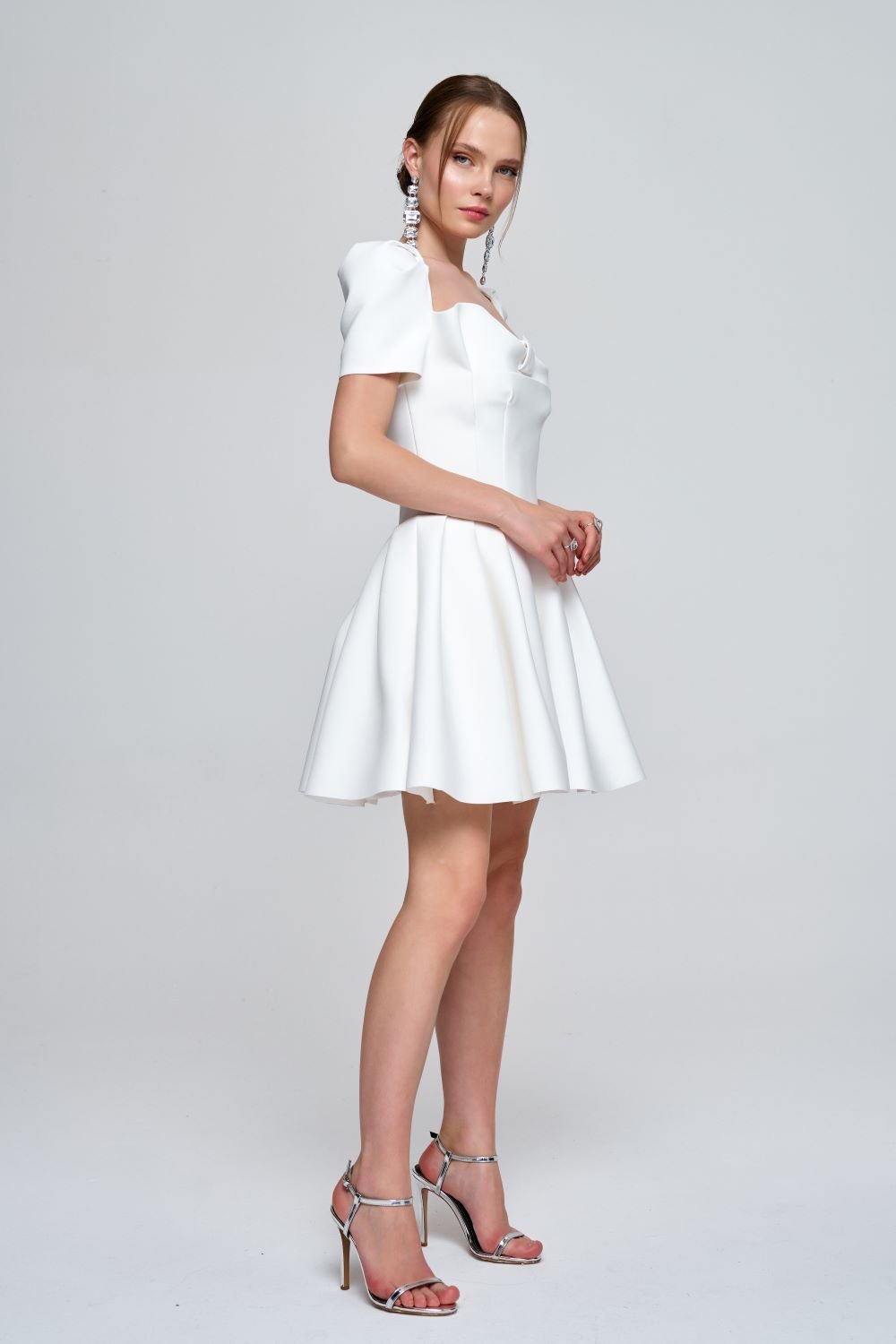 Zeynep Kaya-Fiyonk Yaka Mini Beyaz Elbise-Elbise-2-Milagron.com