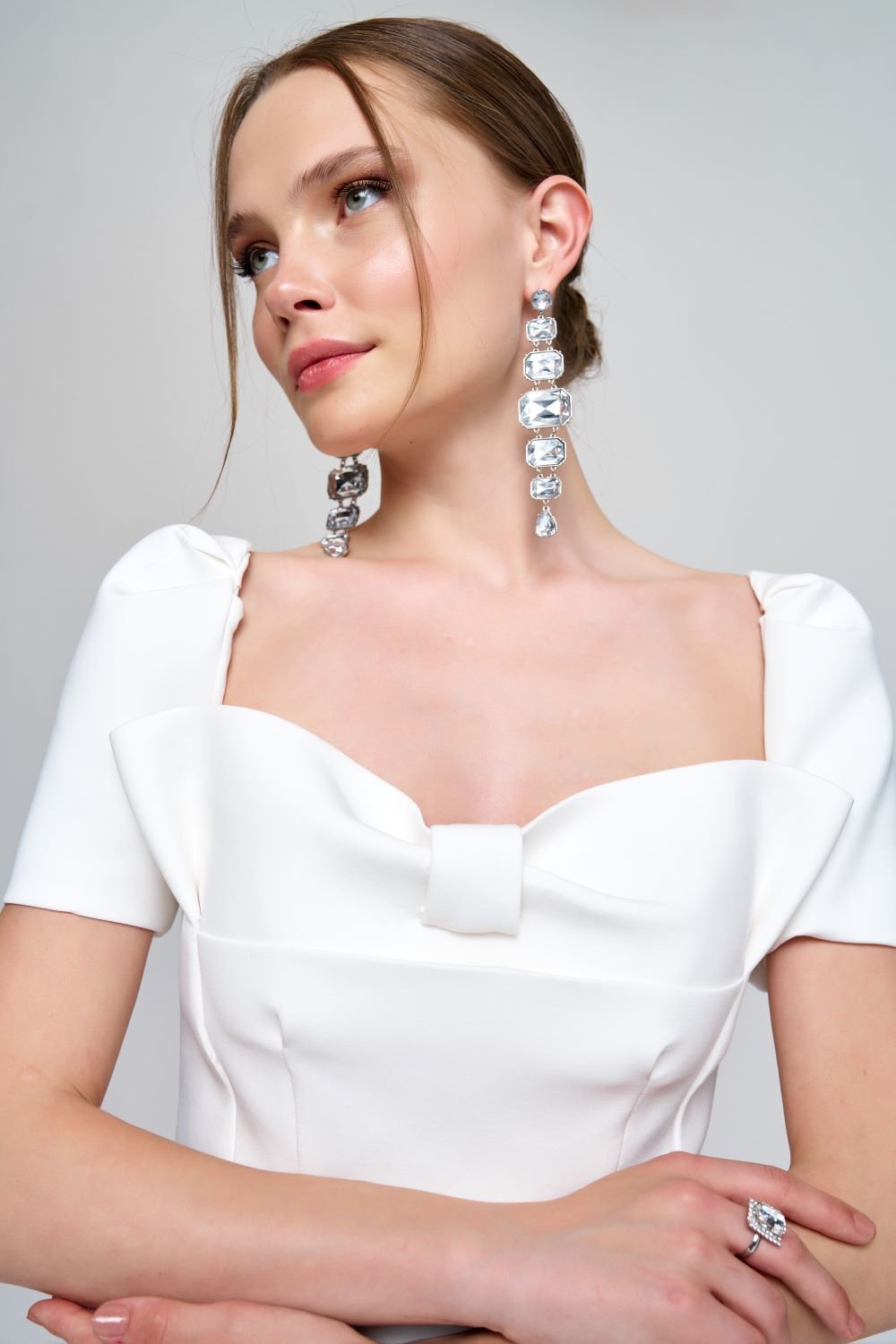 Zeynep Kaya-Fiyonk Yaka Mini Beyaz Elbise-Elbise-4-Milagron.com