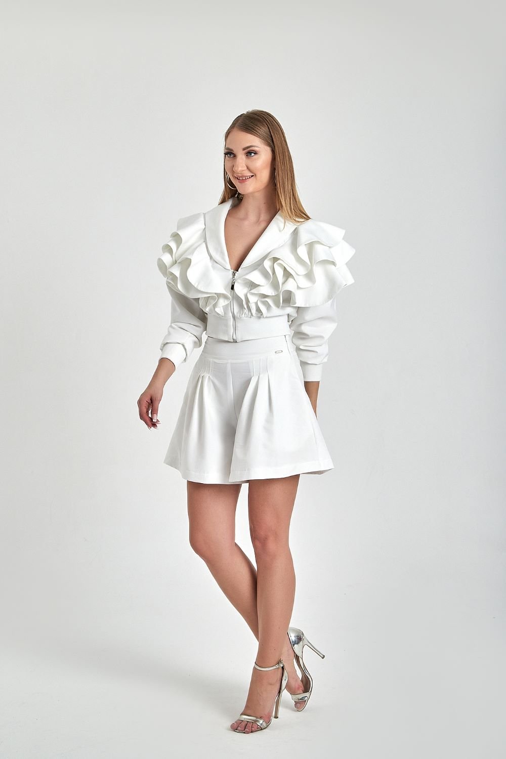 Zeynep Kaya-Geniş Paçalı Ribana Detay Beyaz Şort-Şort-3-Milagron.com