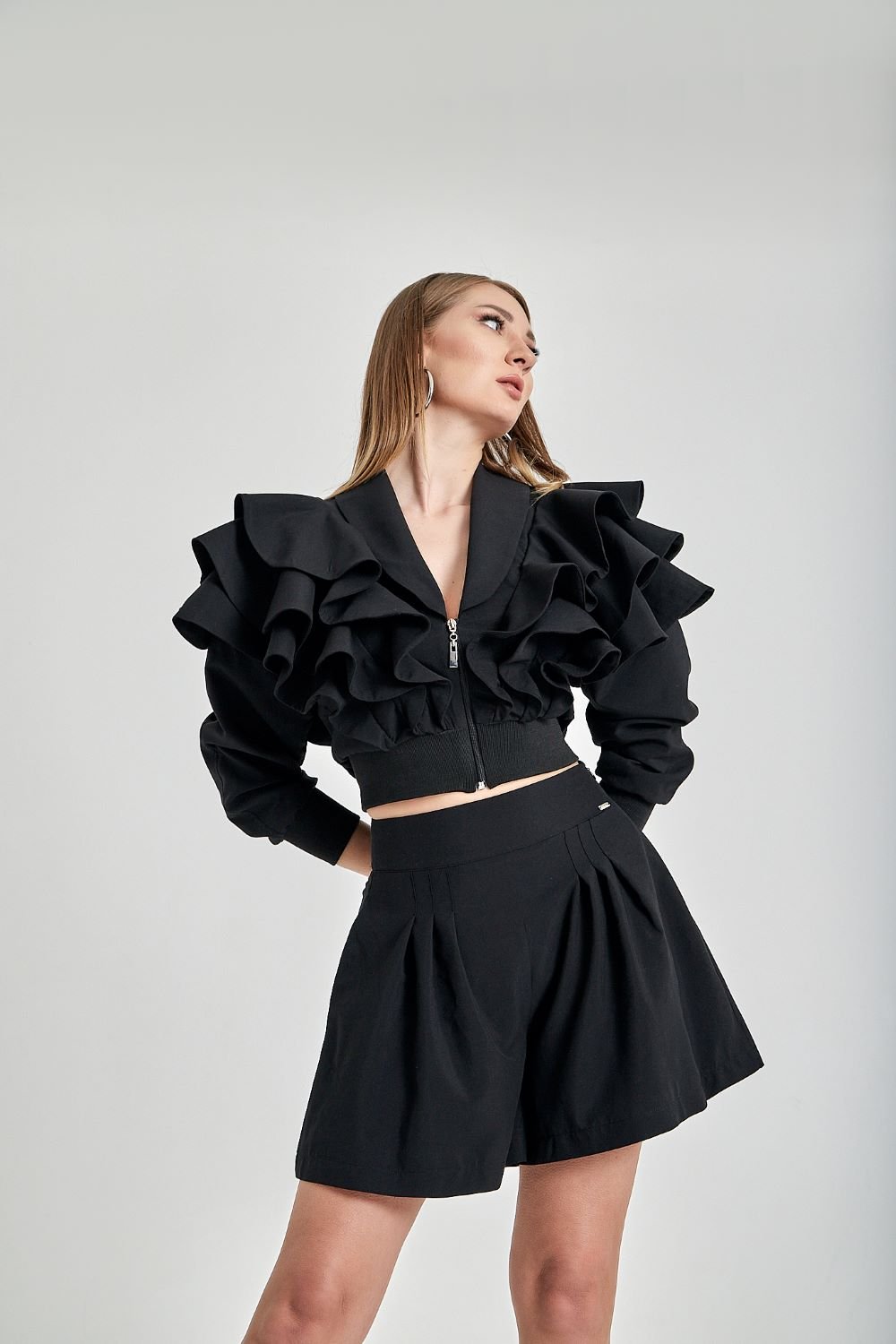 Zeynep Kaya-Geniş Paçalı Ribana Detay Siyah Şort-Şort-3-Milagron.com