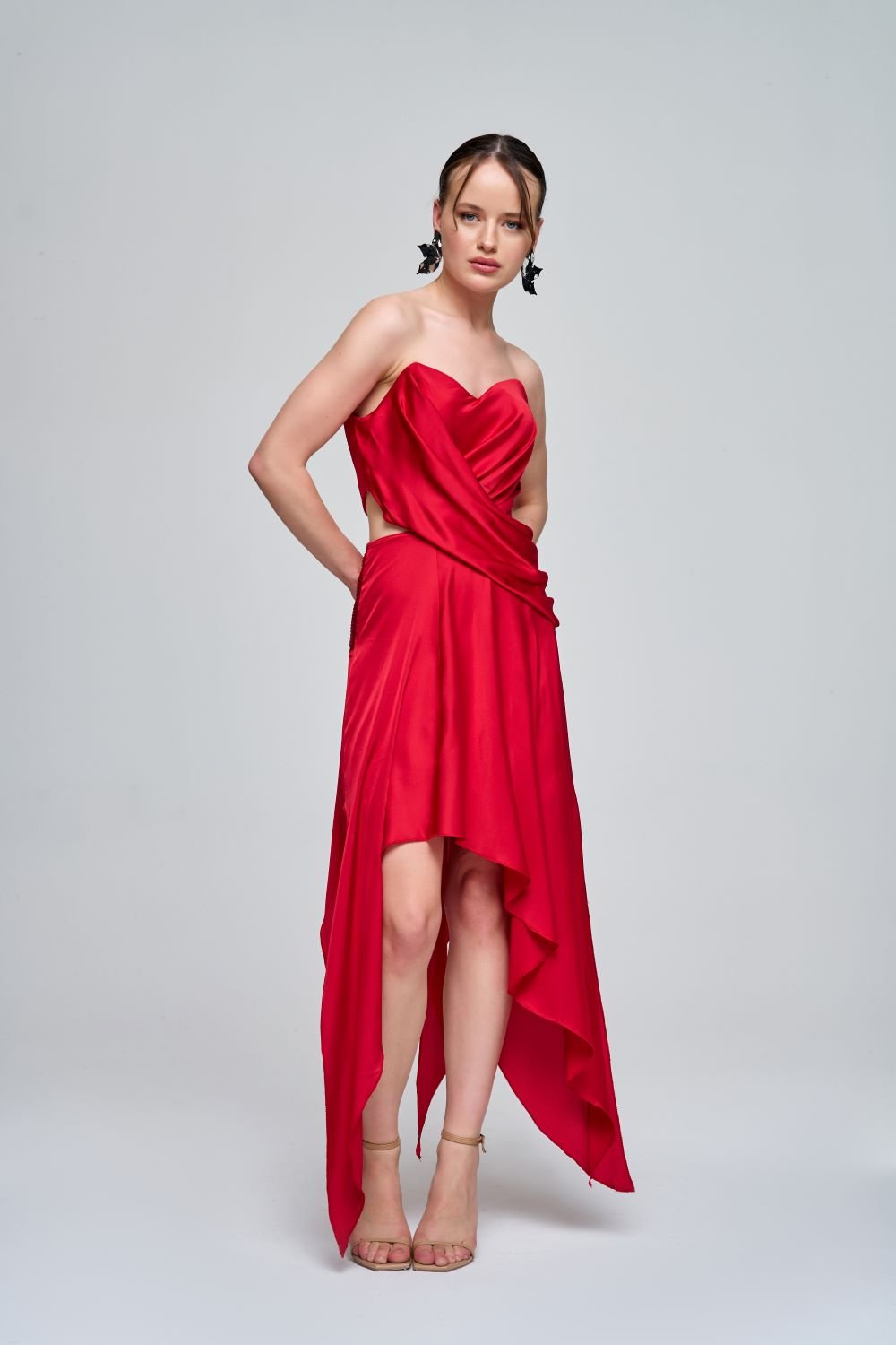 Zeynep Kaya-Kalp Yaka Kırmızı Asimetrik İpeksi Mat Saten Elbise-Elbise-1-Milagron.com