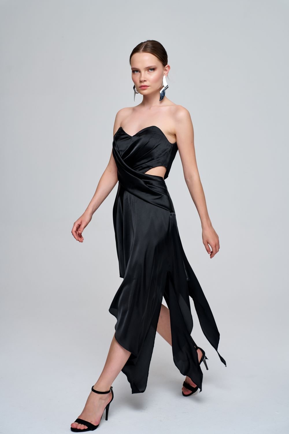 Zeynep Kaya-Kalp Yaka Siyah Asimetrik İpeksi Mat Saten Elbise-Elbise-1-Milagron.com