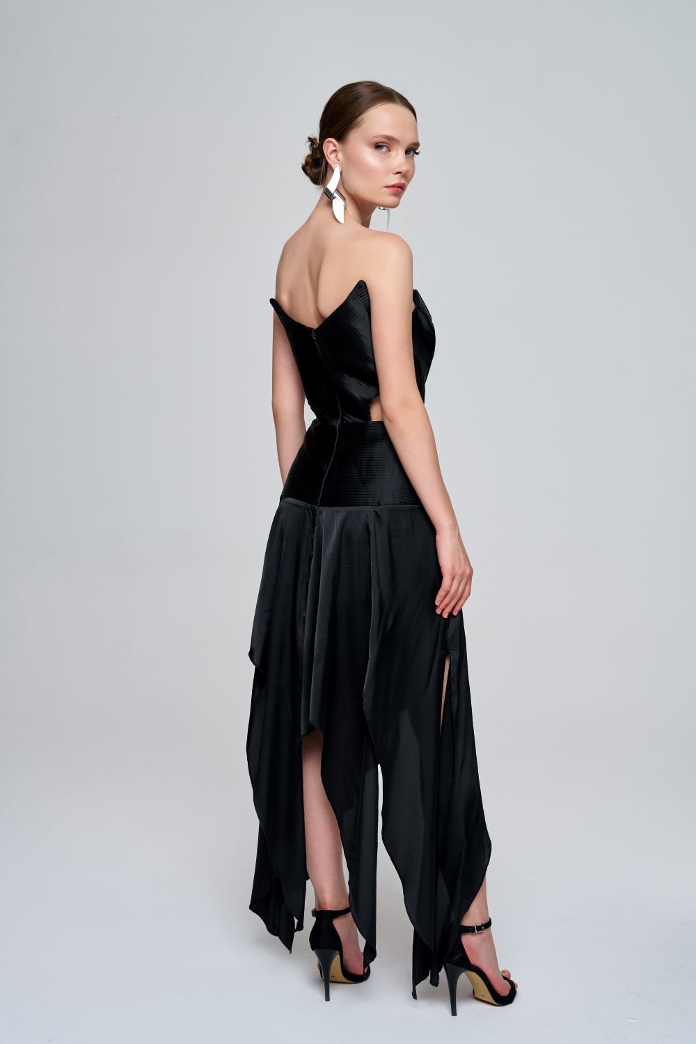 Zeynep Kaya-Kalp Yaka Siyah Asimetrik İpeksi Mat Saten Elbise-Elbise-2-Milagron.com