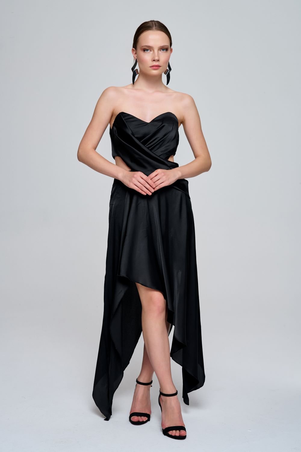 Zeynep Kaya-Kalp Yaka Siyah Asimetrik İpeksi Mat Saten Elbise-Elbise-3-Milagron.com