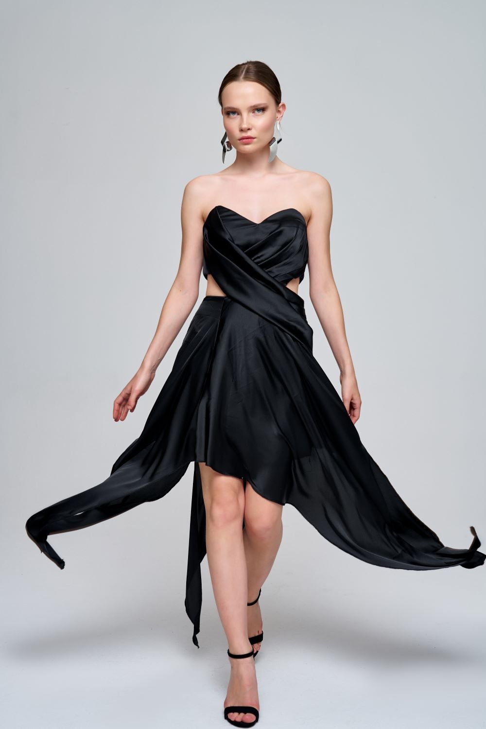 Zeynep Kaya-Kalp Yaka Siyah Asimetrik İpeksi Mat Saten Elbise-Elbise-4-Milagron.com