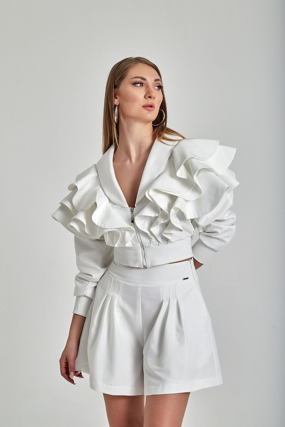 Zeynep Kaya-Kısa Volanlı Beyaz Ceket-Ceket-1-Milagron.com