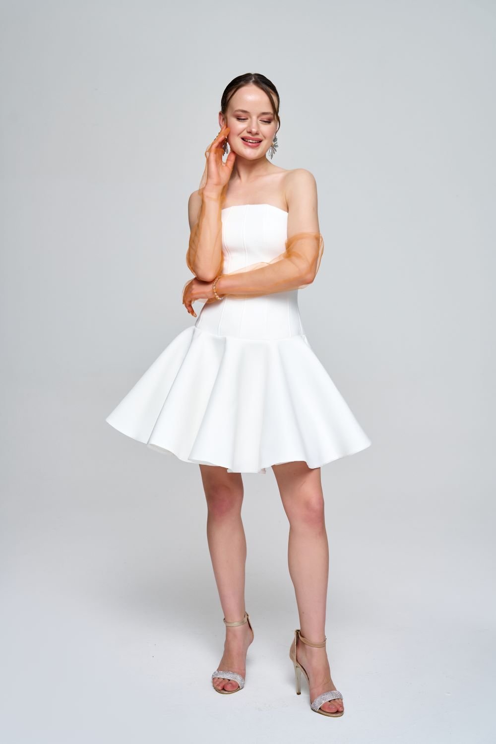 Zeynep Kaya-Straplez Kloş Mini Beyaz Elbise-Elbise-3-Milagron.com