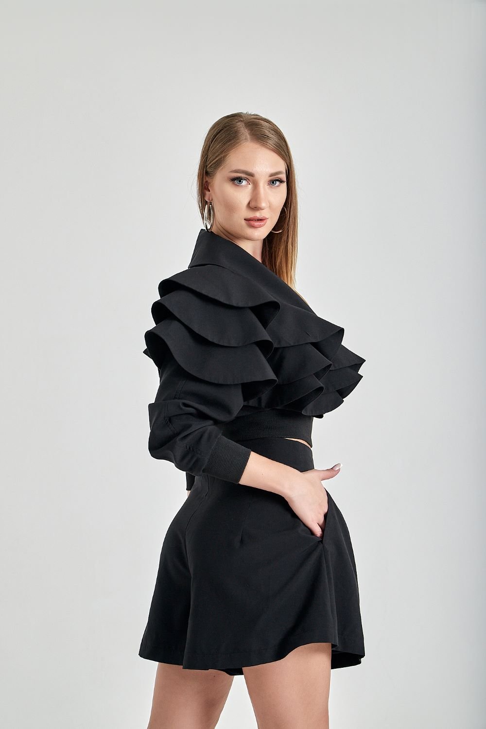 Zeynep Kaya-Volanlı Siyah Ceket-Ceket-2-Milagron.com