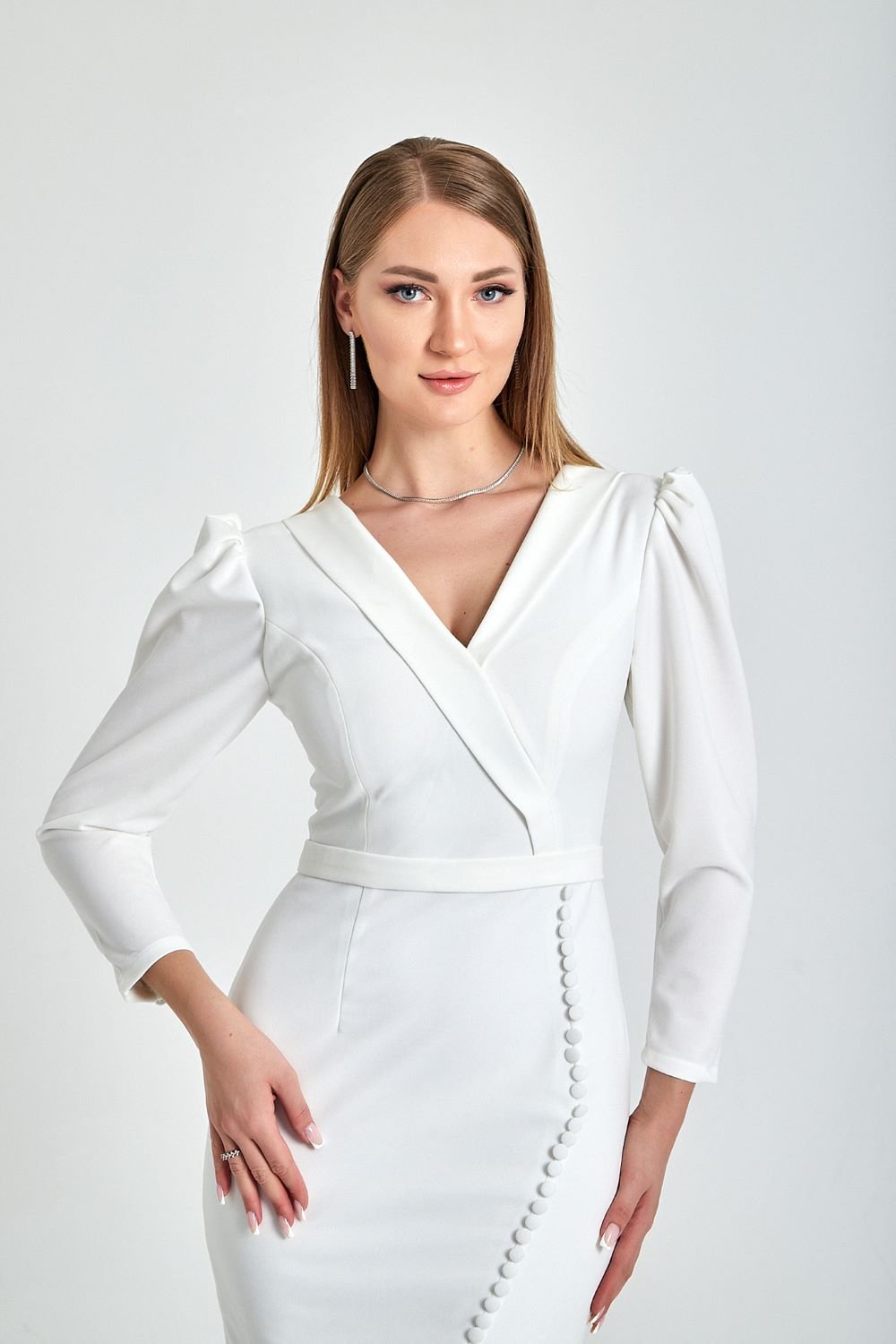 Zeynep Kaya-Vücuda Oturan Midi Çok Düğmeli Beyaz Elbise-Elbise-2-Milagron.com