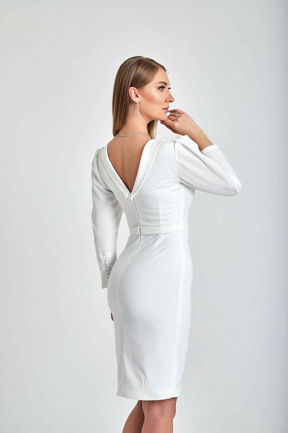 Zeynep Kaya-Vücuda Oturan Midi Çok Düğmeli Beyaz Elbise-Elbise-3-Milagron.com