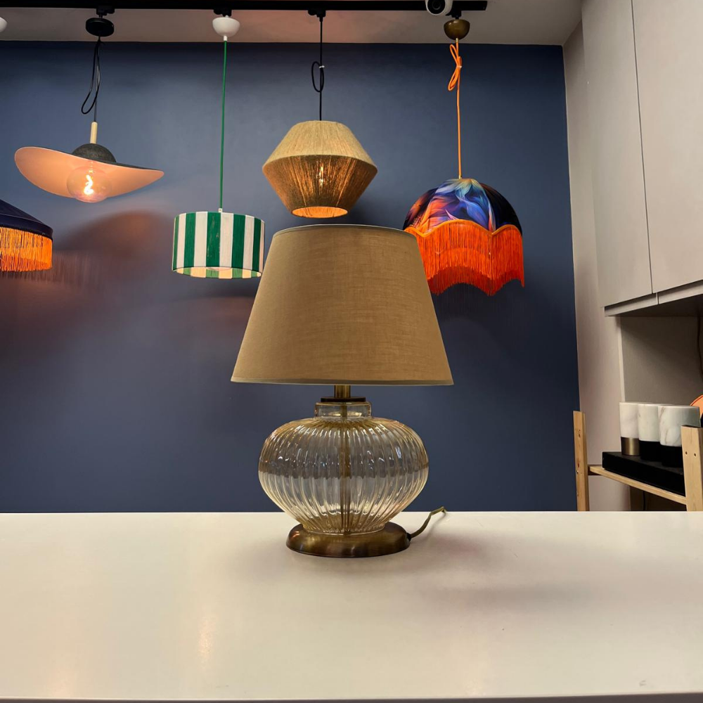 Amber Üfleme Cam Gövdeli Şık Abajur