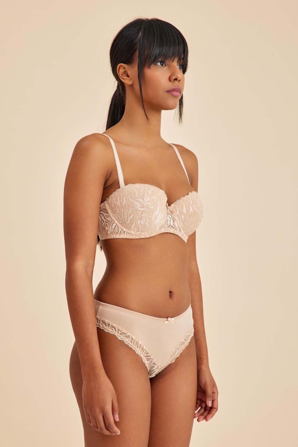 Amarelle-Amy Ten Balenli Dantelli Dolgusuz Pedli Toparlayıc Straplez Sütyen-Sütyen-2-Milagron.com