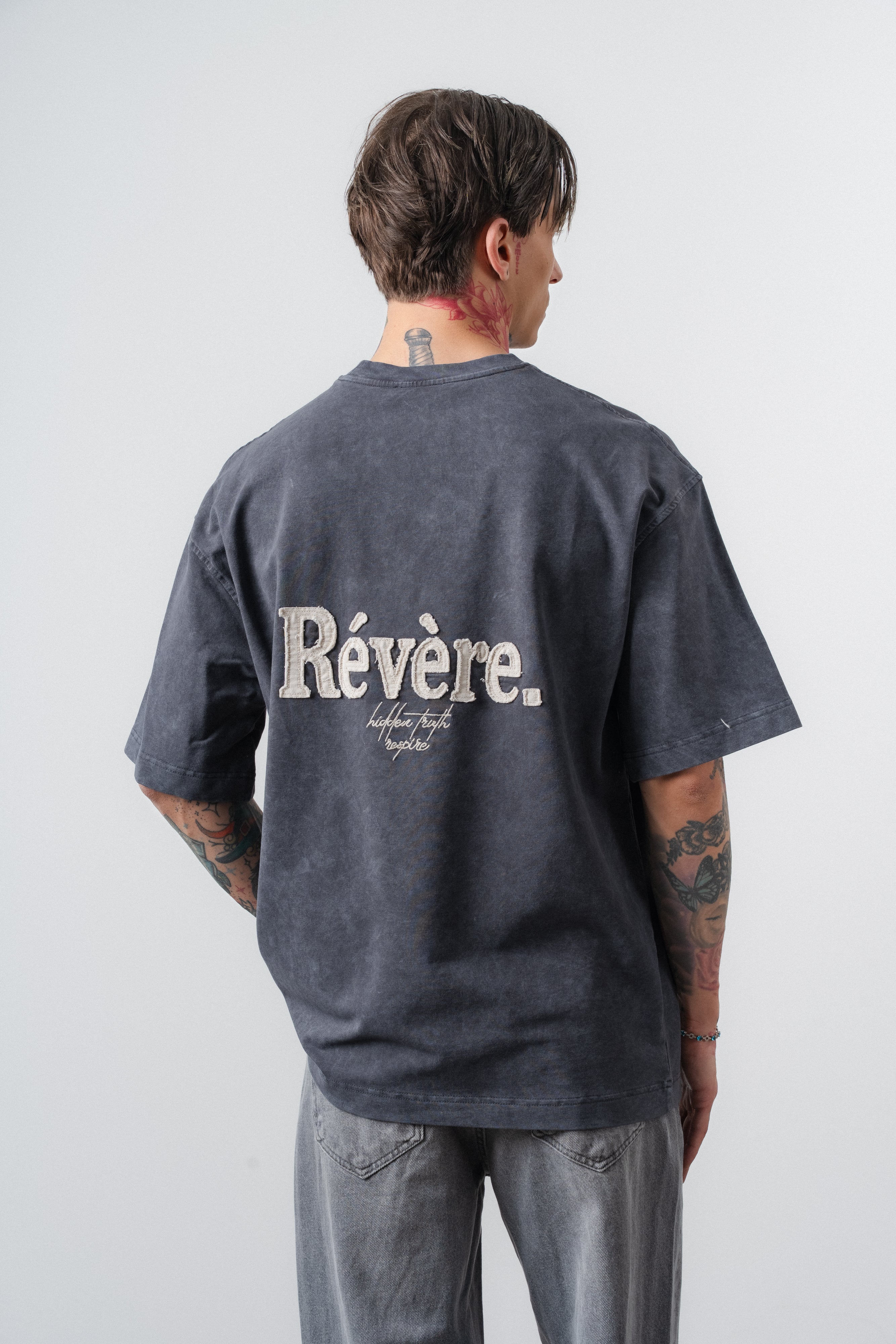 Erkek Revere Nakışlı Yıkamalı Oversize T-Shirt Füme
