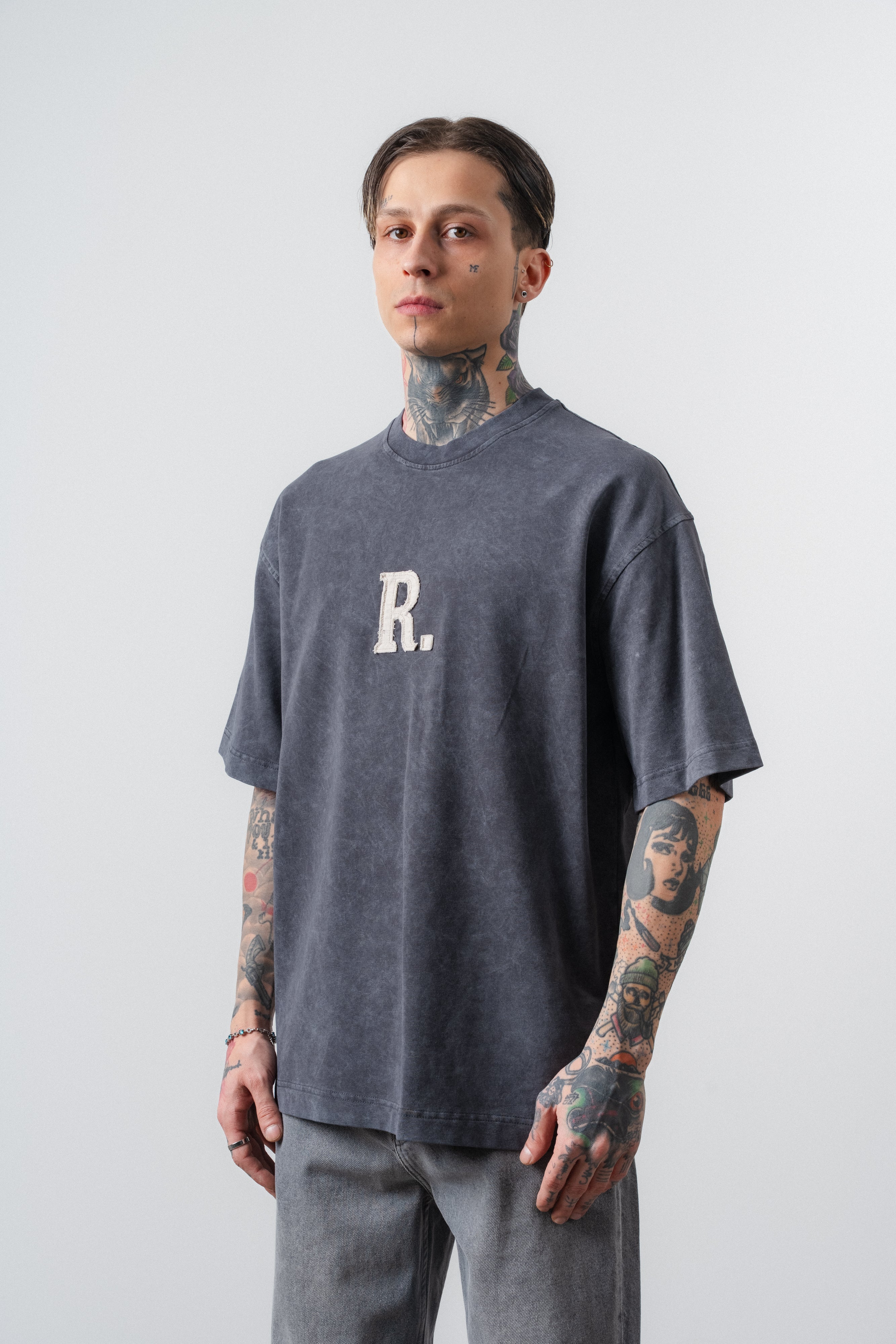 Erkek Revere Nakışlı Yıkamalı Oversize T-Shirt Füme