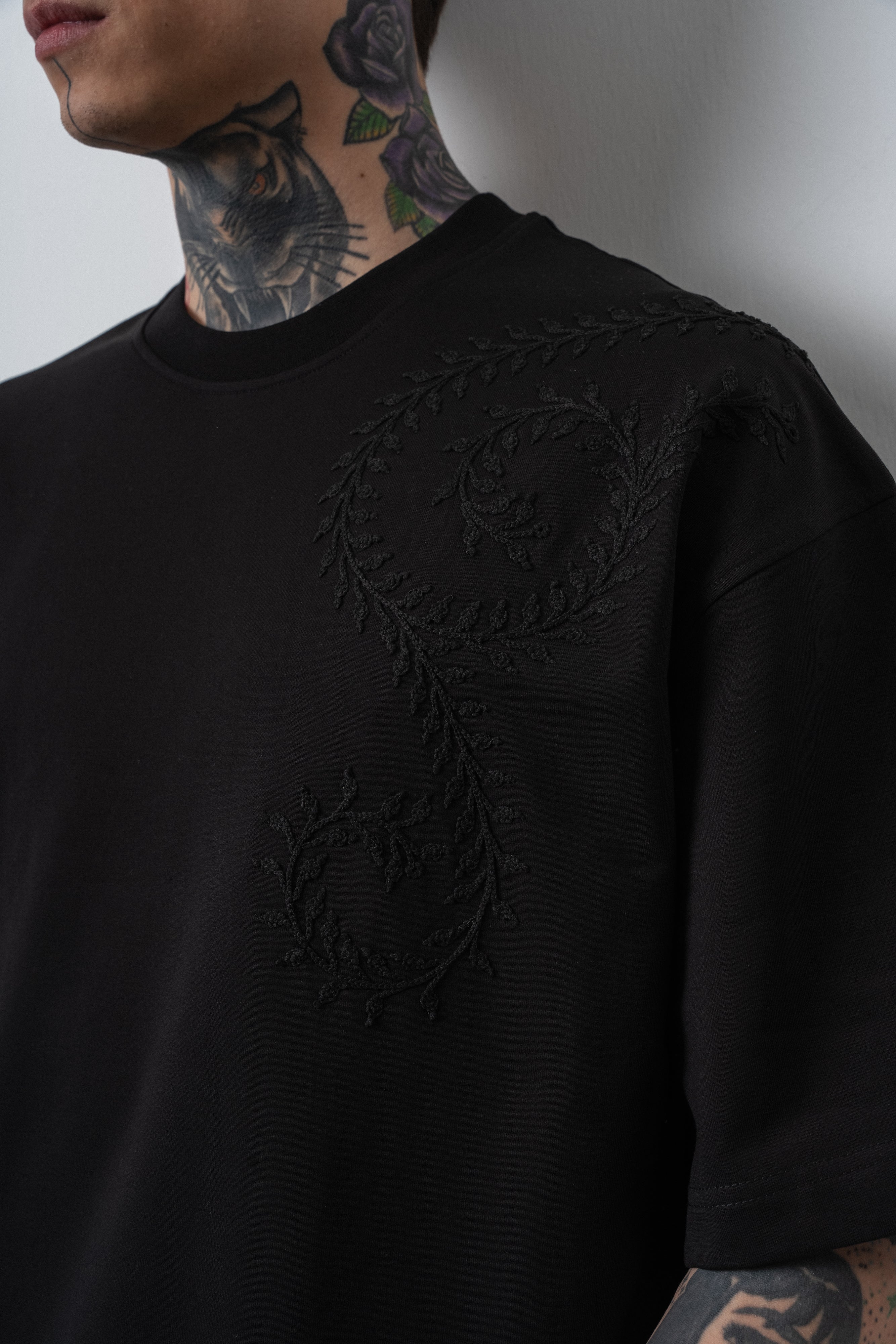Erkek Spiral Nakış Detaylı Oversize T-Shirt Siyah