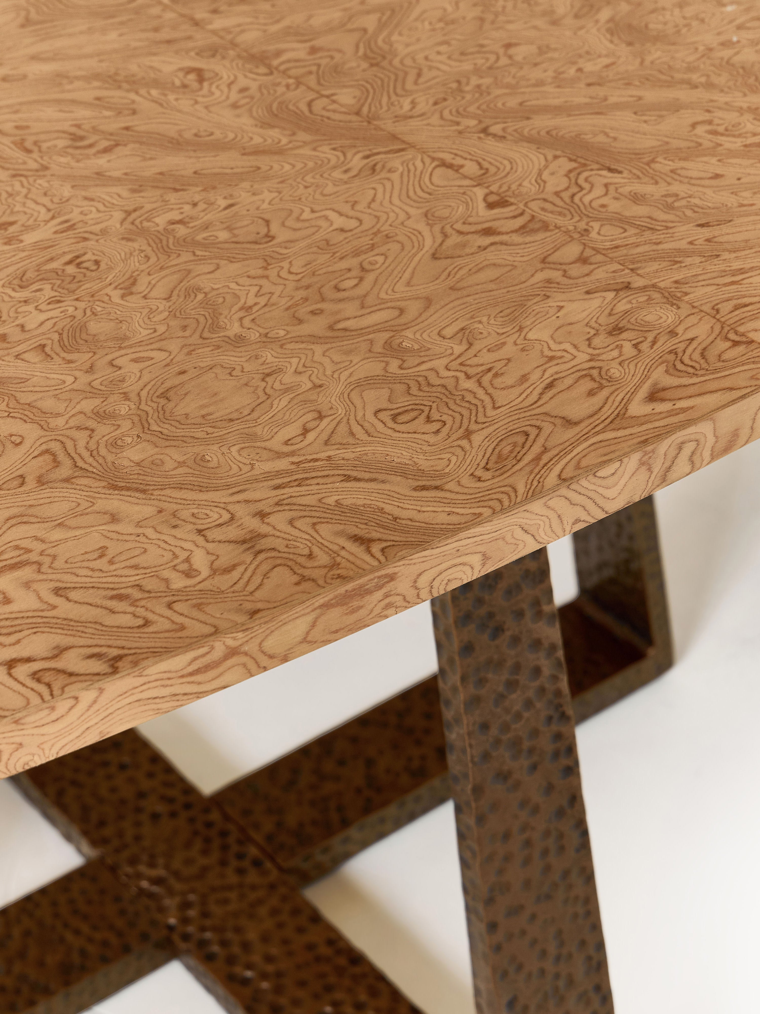 Velotti Oval Burlwood Yemek Masası Altın Ayaklı