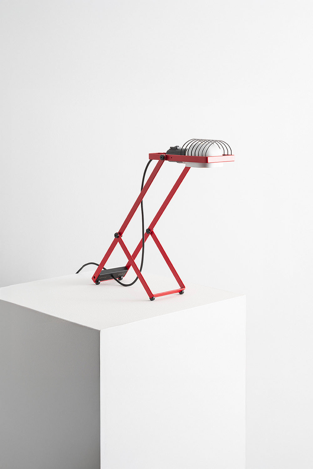 Artemide-Sintesi Kırmızı Masaüstü Aydınlatması-Masa Lambası-1-Milagron.com